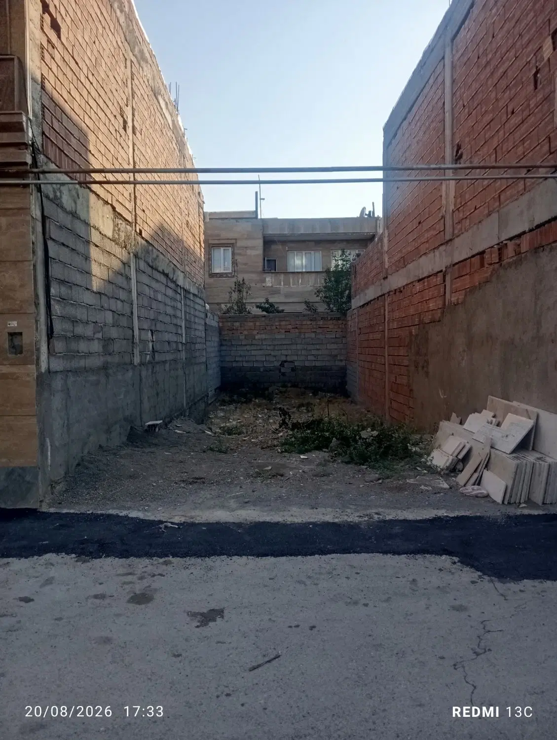 زمین 100 متری