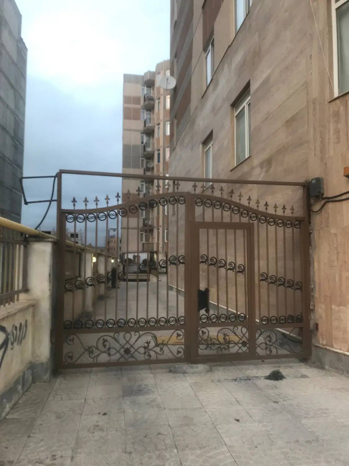 اپارتمان میدان قارتال