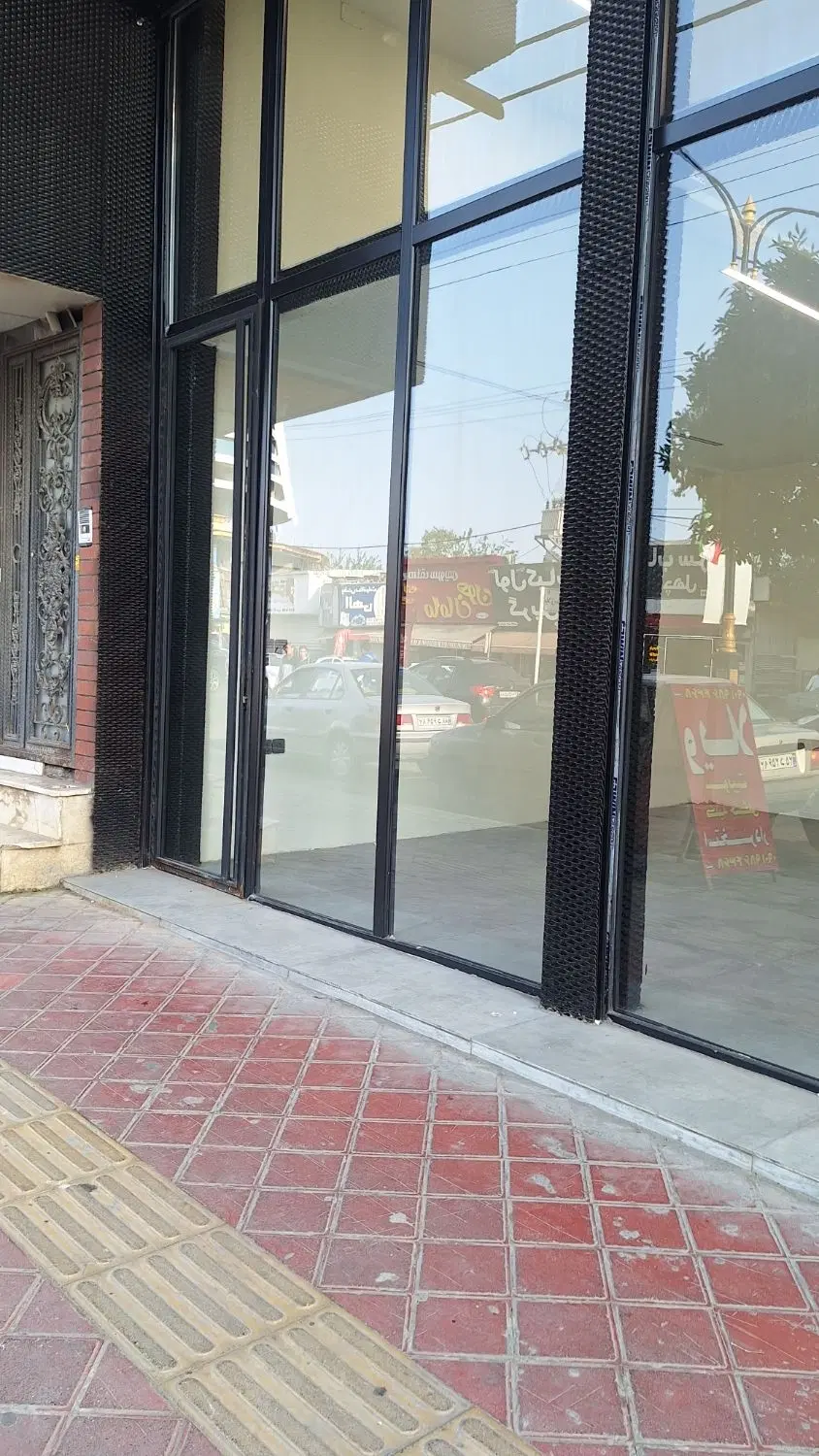 اجاره  مغازه 180 متر با 90 متر  بالکن بر اصلی