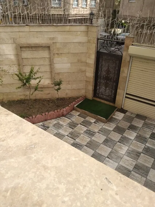 دو واحد آپارتمان معاوضه با دو طبقه حیاط