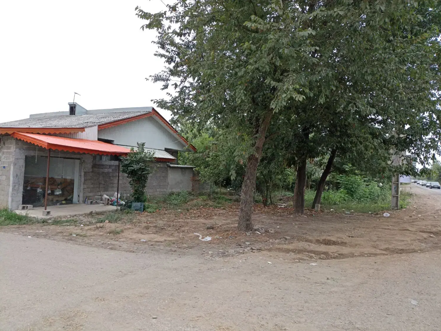 خانه ویلایی بامغازه وزمین سنددار برخیابان
