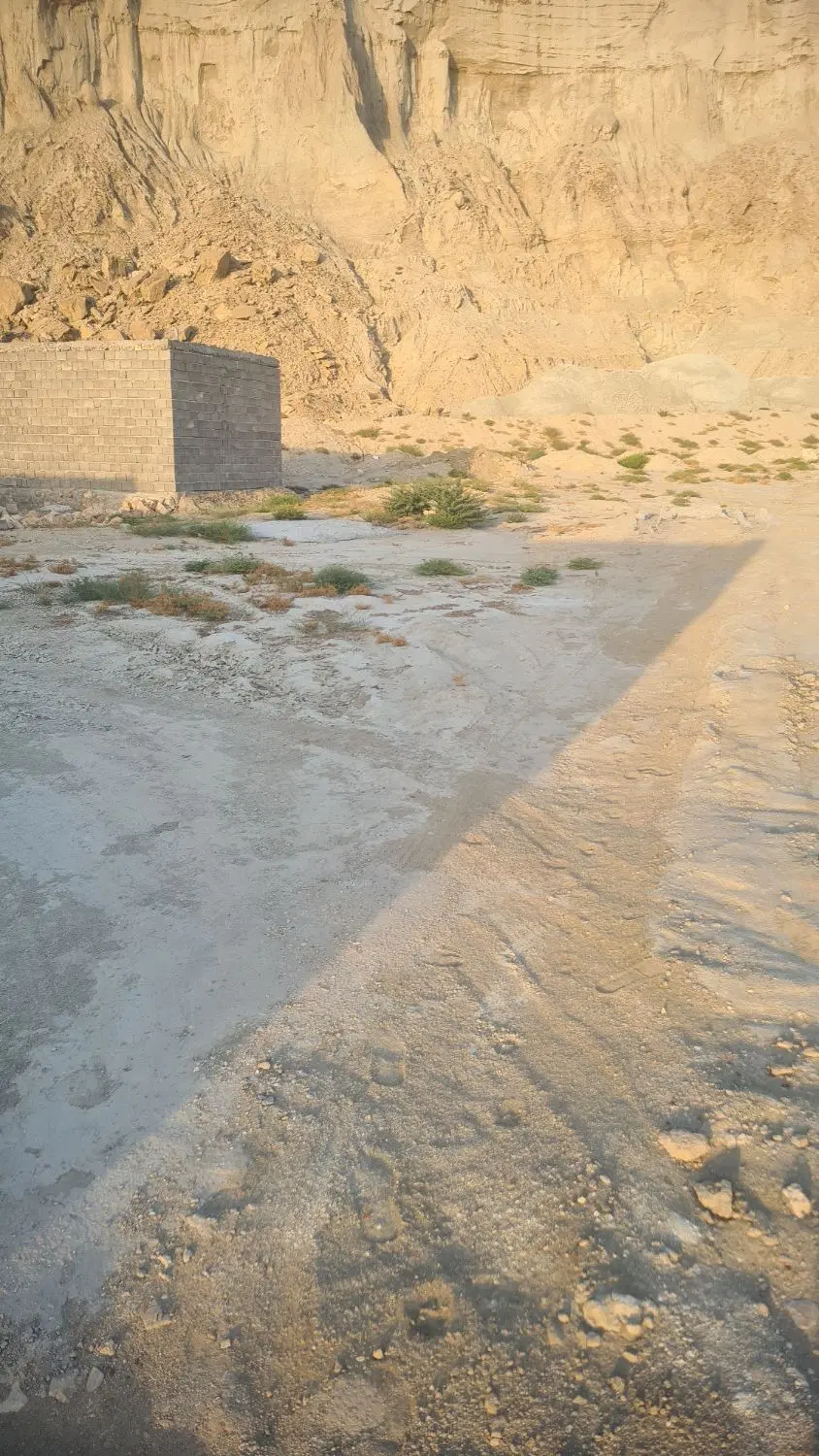 زمین طولا ۱۰۰ متری