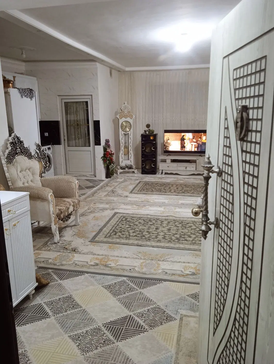 ویلایی‌دوطبقه،پایین‌مغازه‌و پارکینگ،بالامسکونی