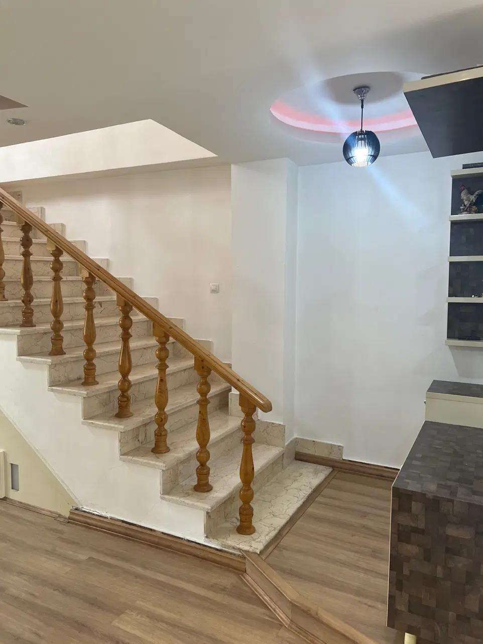 ویلادر سقاکسار