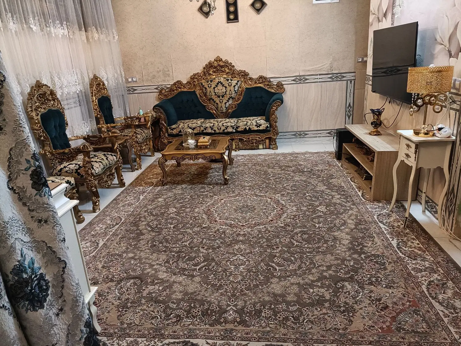 یک طبقه آپارتمان راه جدا همراه با مغازه