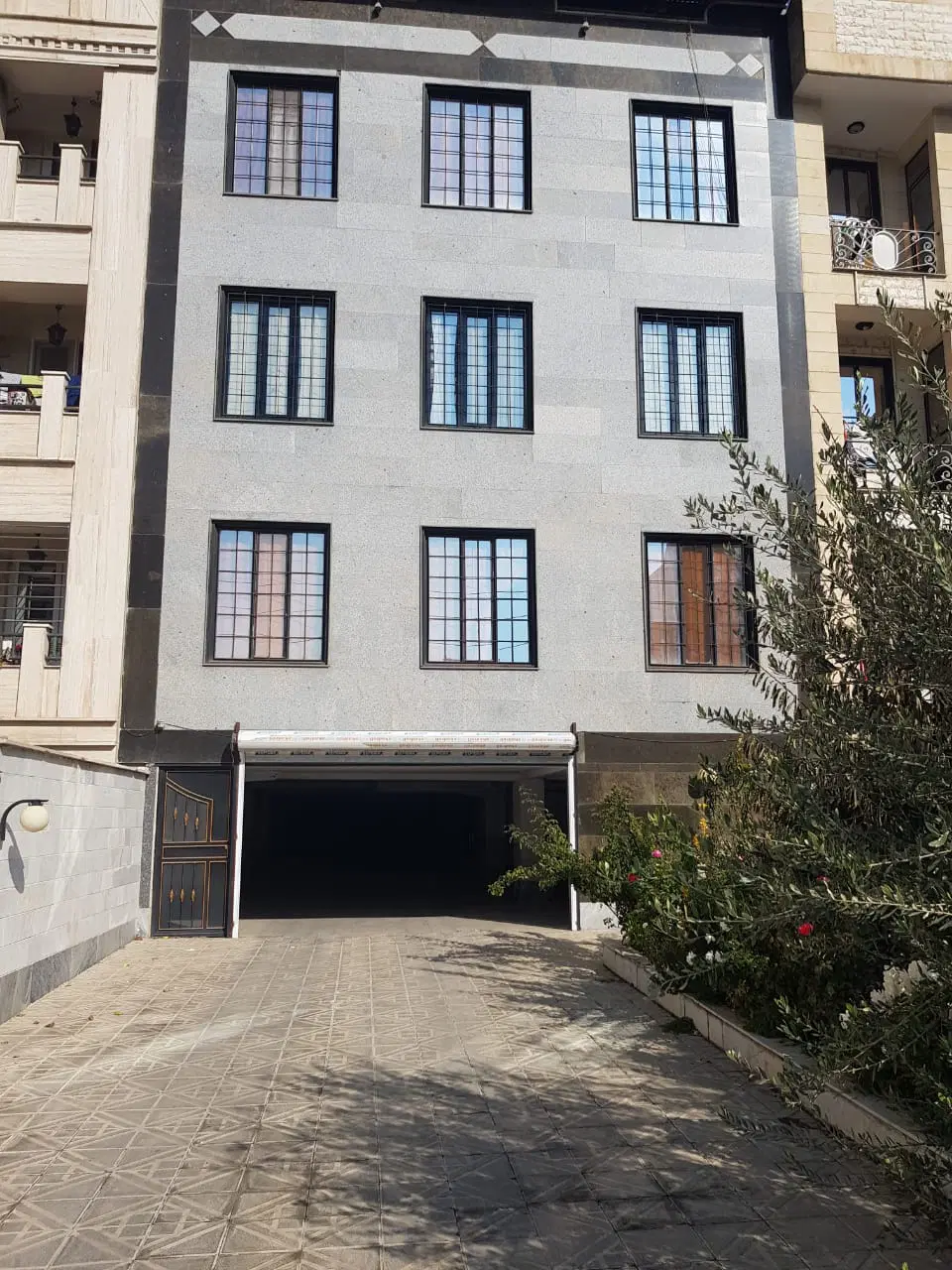 ۹۵ متر دوخواب ،نسترن غربی ،سند تک‌برگ