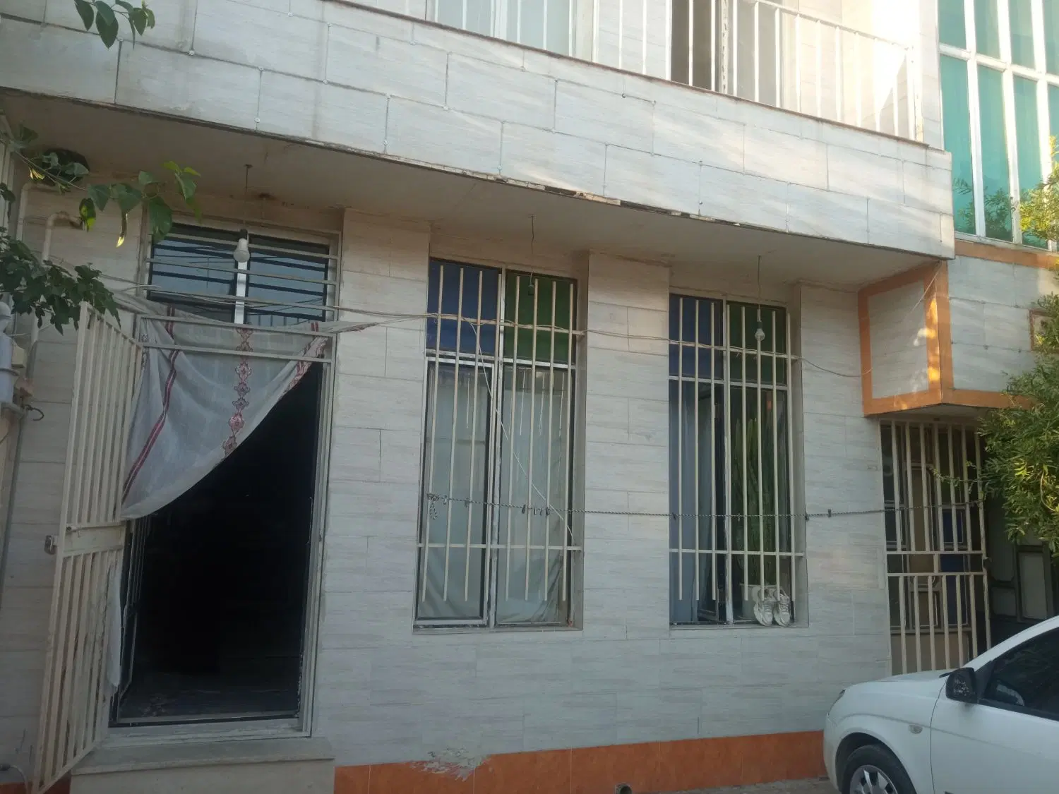 فروش خانه دو طبقه واقع در خیابان تنگه