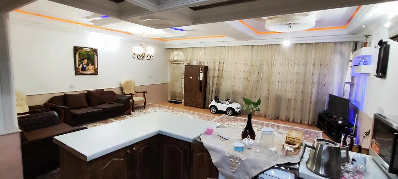 خانه دوطبقه خوش‌نقشه با ۲۲۰ متر زیربنا میدان آب