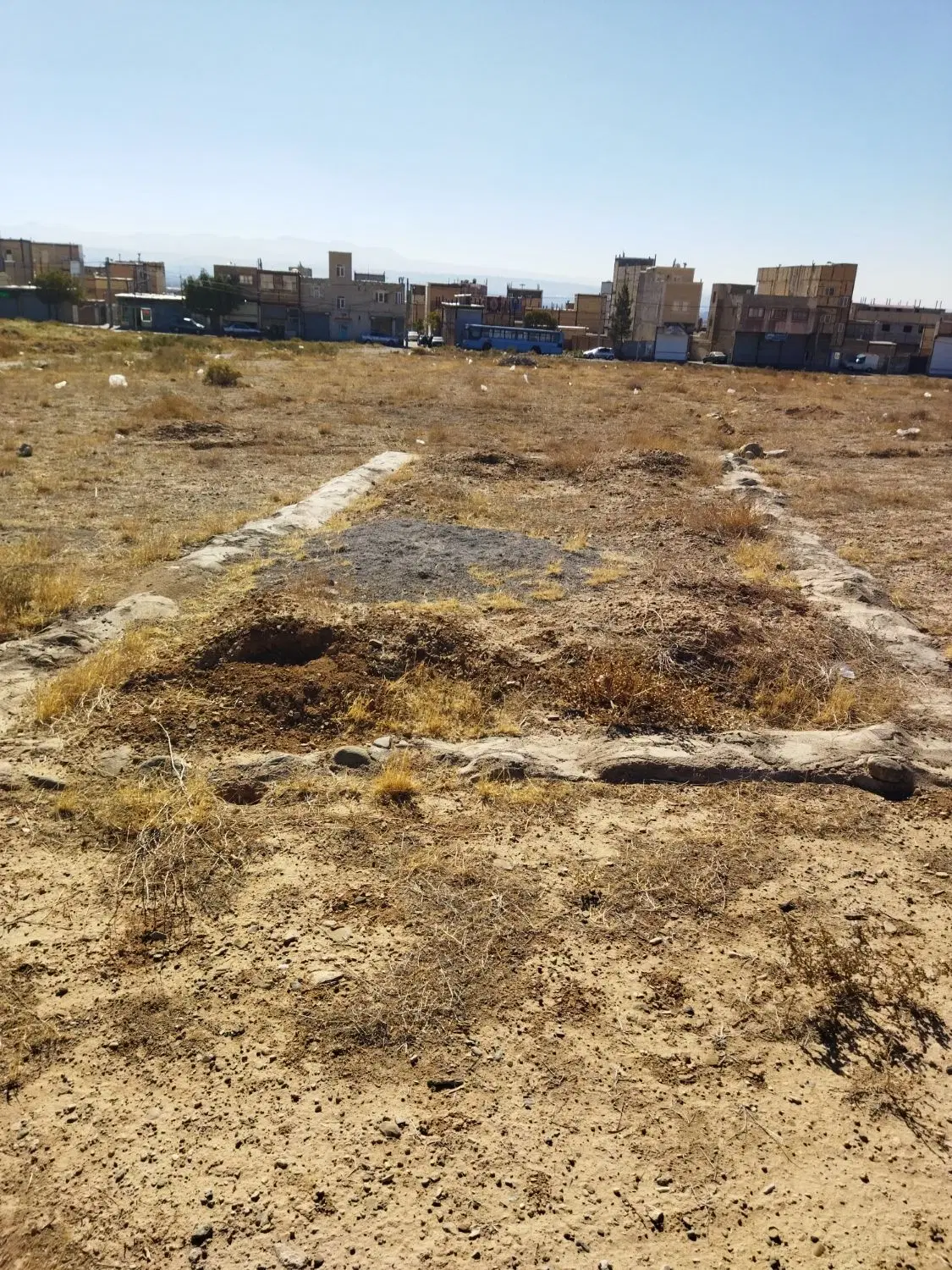 زمین در اناخاتون
