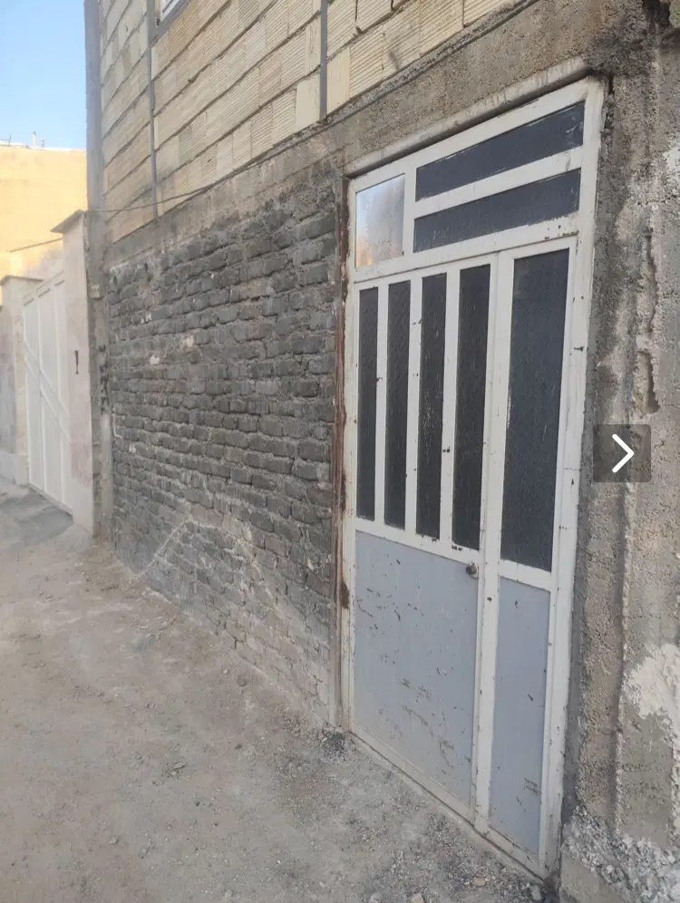 اسکلت۶۵متری کفترک روبه رو کلانتری لوکیش خوب