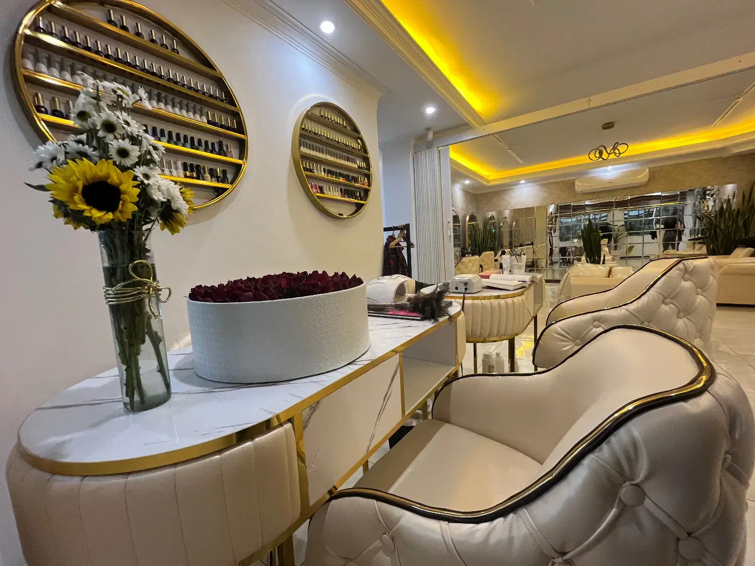 اجاره اتاق ۱۰ متری در سالن زیبایی لوکس