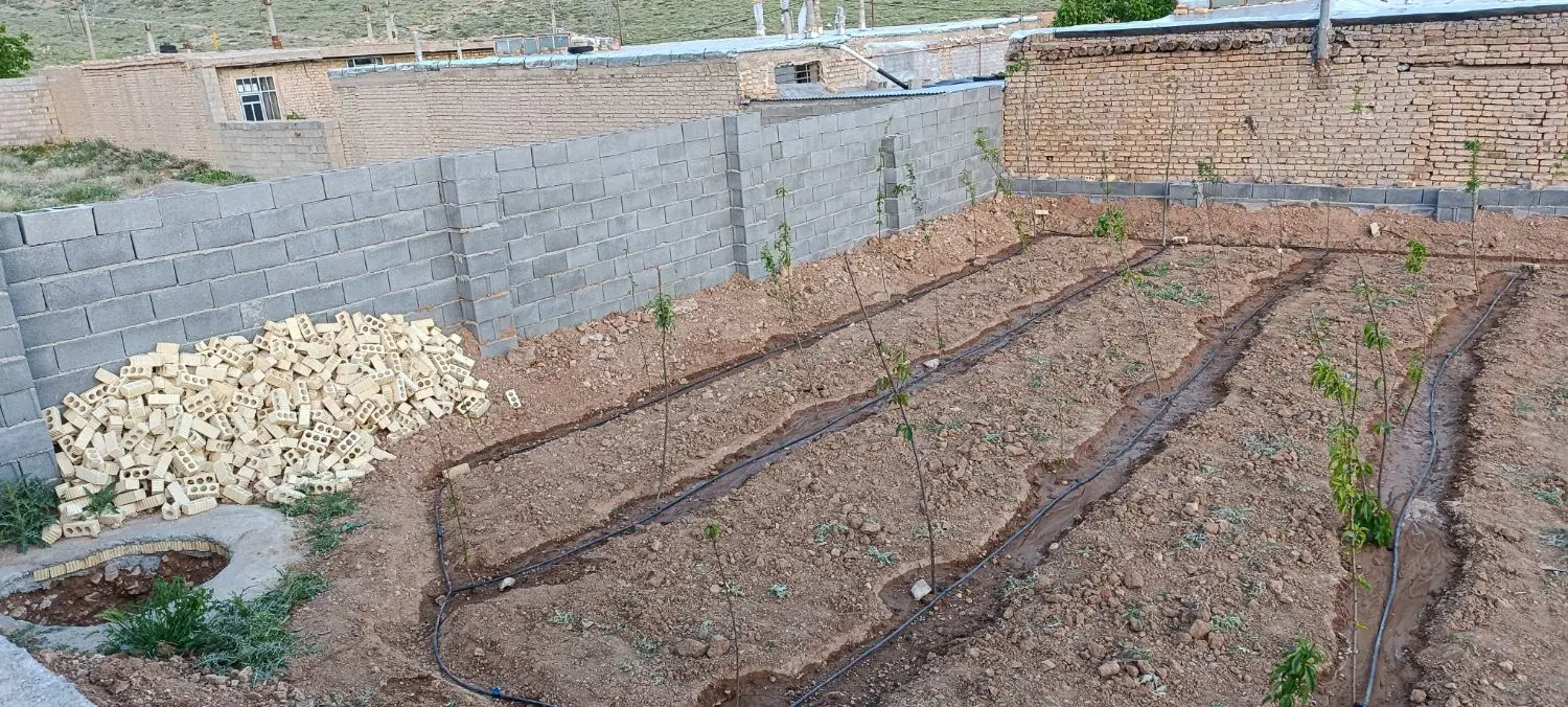 زمین چهاردیواری آسپاس