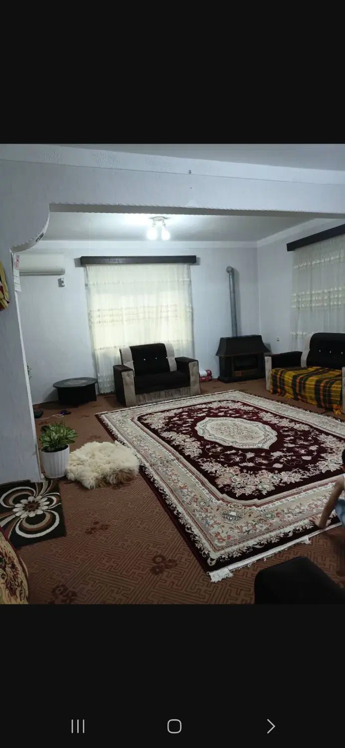 خانه و محوطه. ویلایی