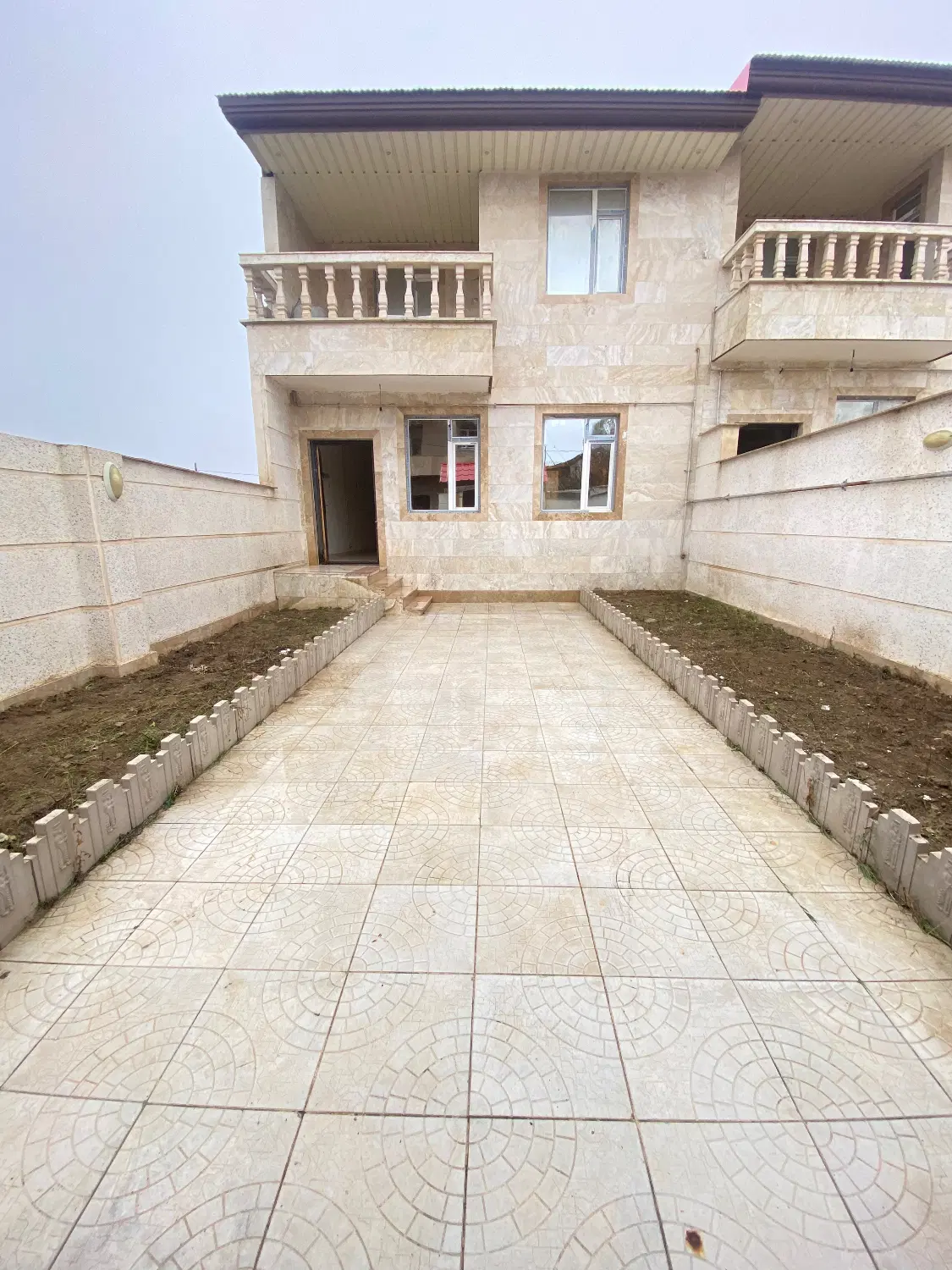 ۲۰۰ متر ویلا دوبلکس نوساز با مدارک کامل