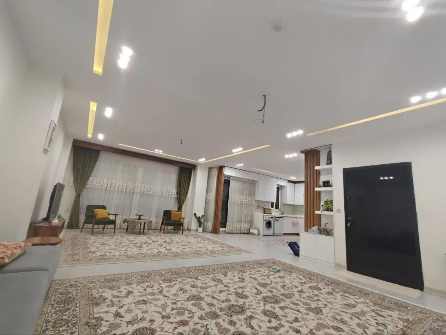 فروش آپارتمان شیک سه خواب