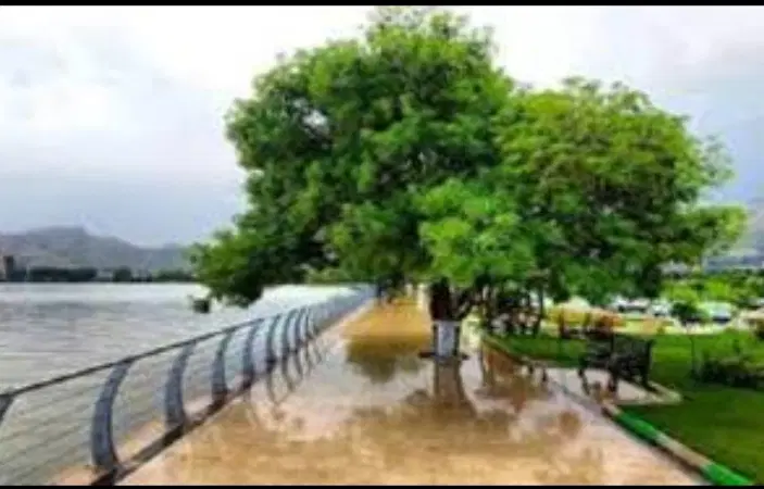 زمین آبی جلوی جاده اصلی قلعه سنگی باغدایی