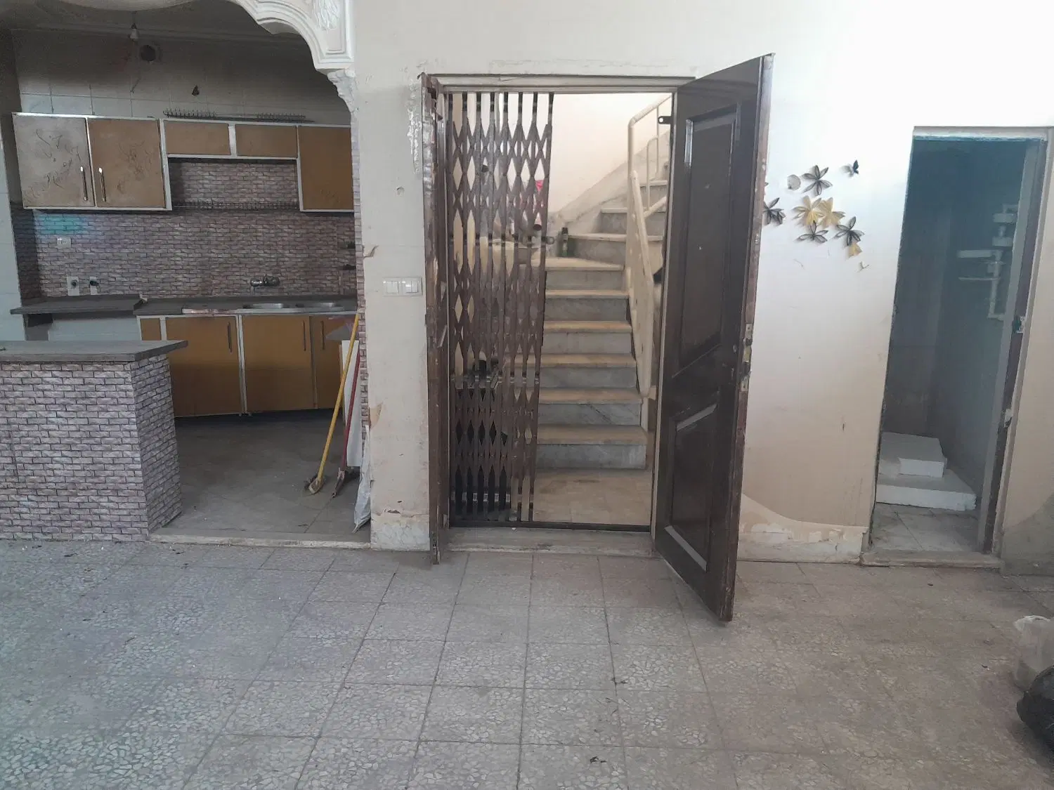 آپارتمان زیرزمینی.