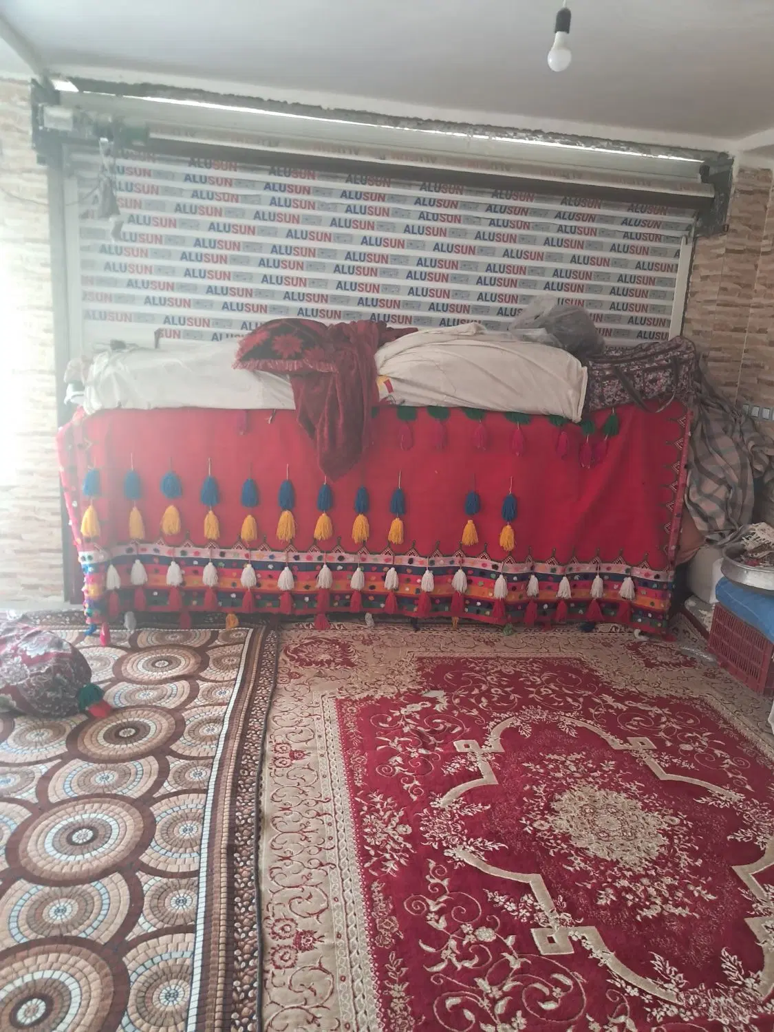 یک پارکینگ حمام دستشویی دار