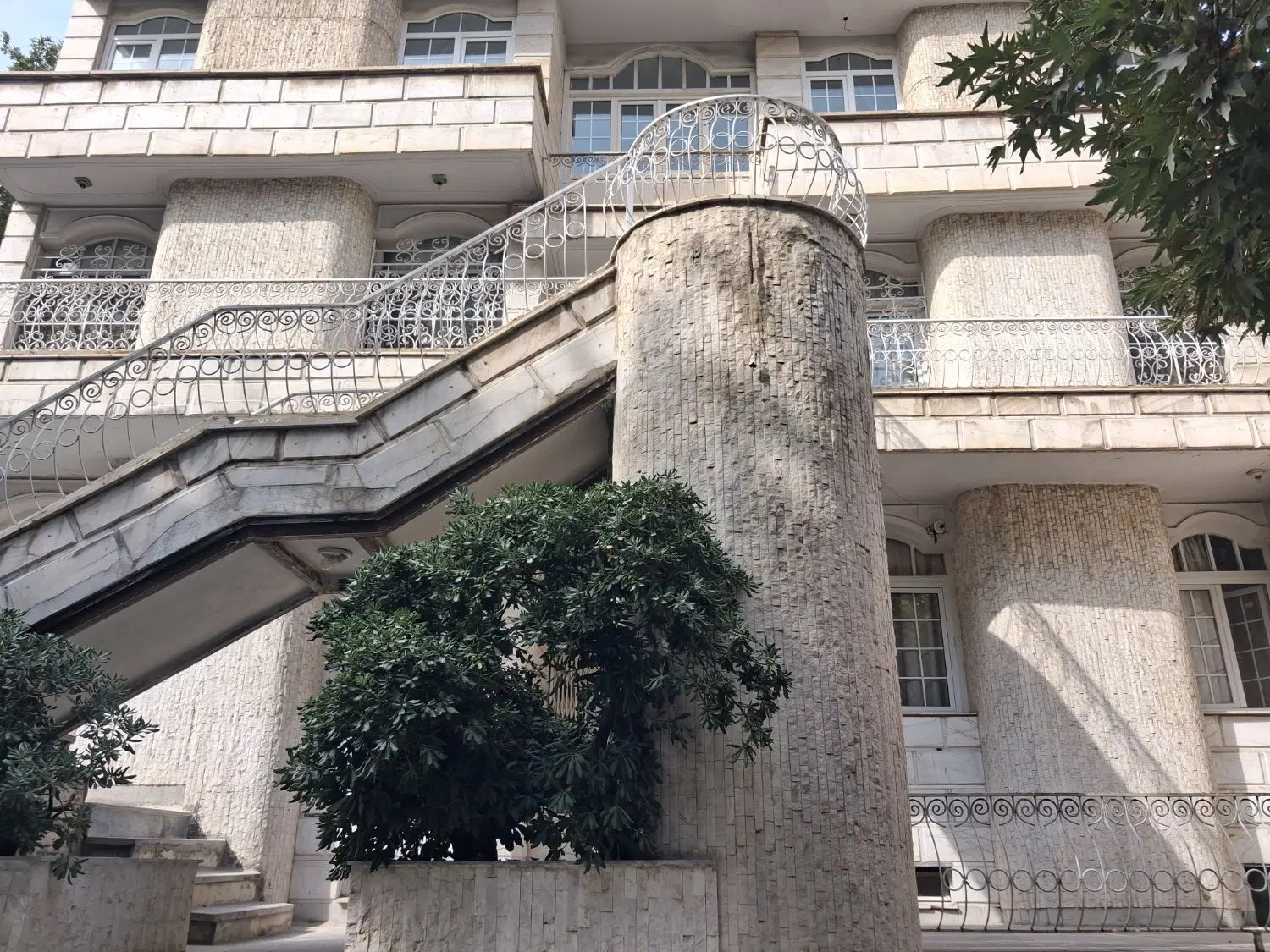 اجاره آپارتمان در باغ ویلا