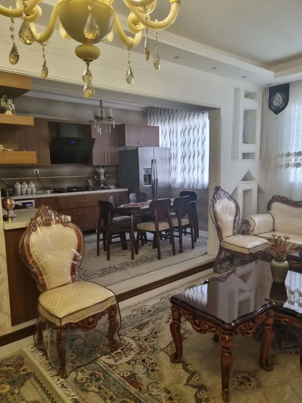 تجاری مسکونی قنوات در۳طبقه برخیابان اصلی