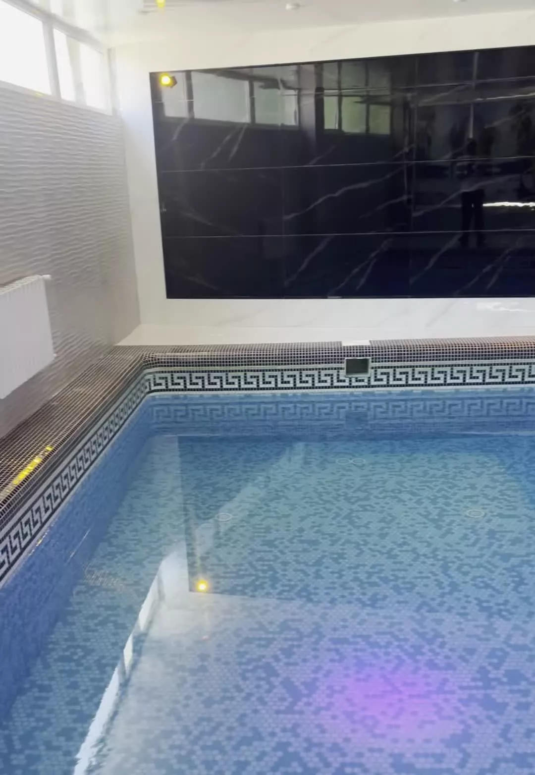 ویلا استخر دار دربست با کلبه چوبی سنتی