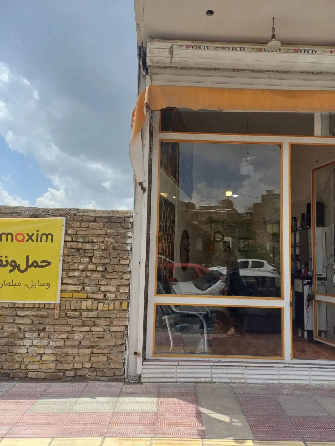 یک باب مغازه جهت رهن و اجاره و فروش