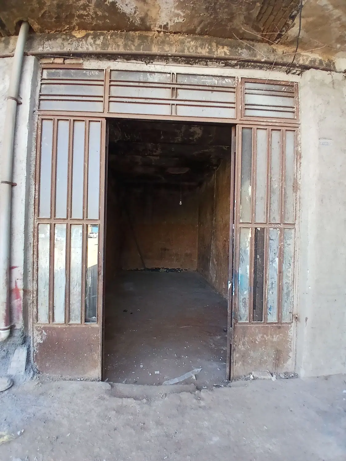 مغازه ۳۲ متری