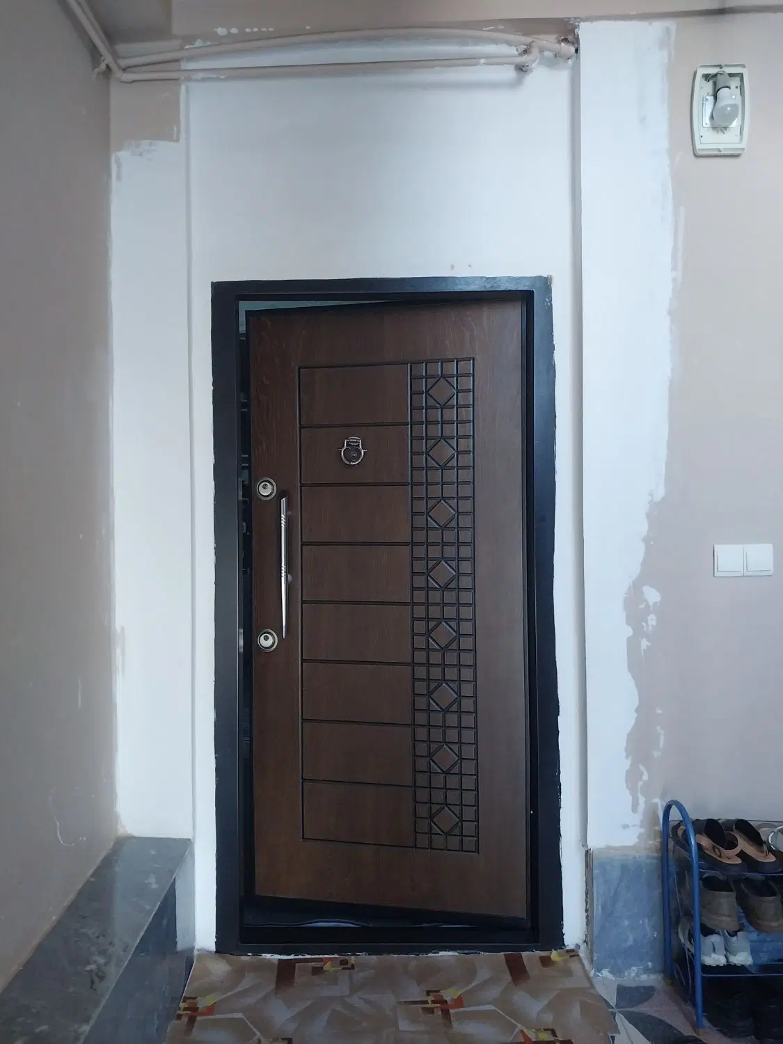 آپارتمان فلکه فخاریان طبقه یک