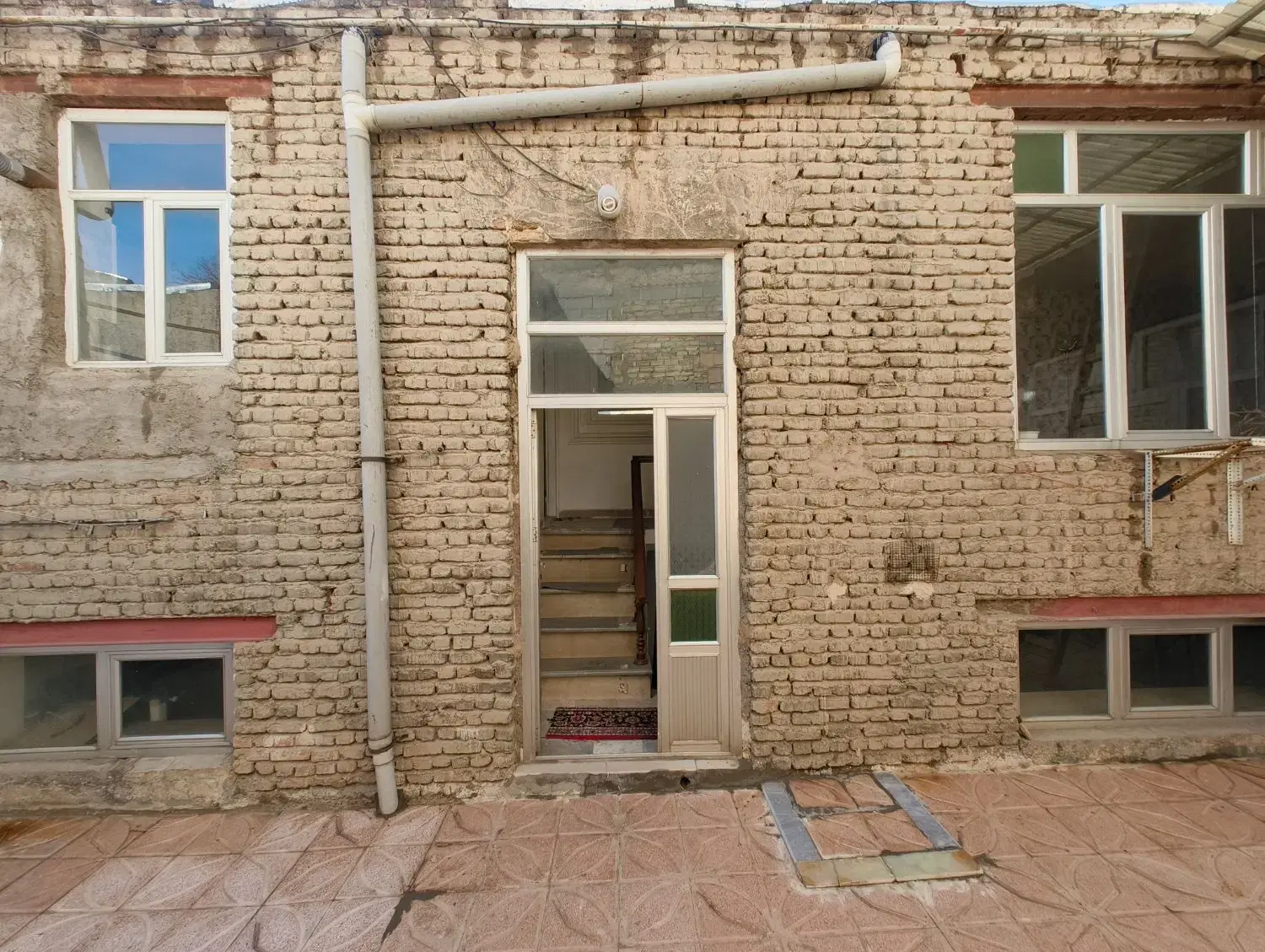 خانه ویلایی ۱۸۰ متری احمد آباد
