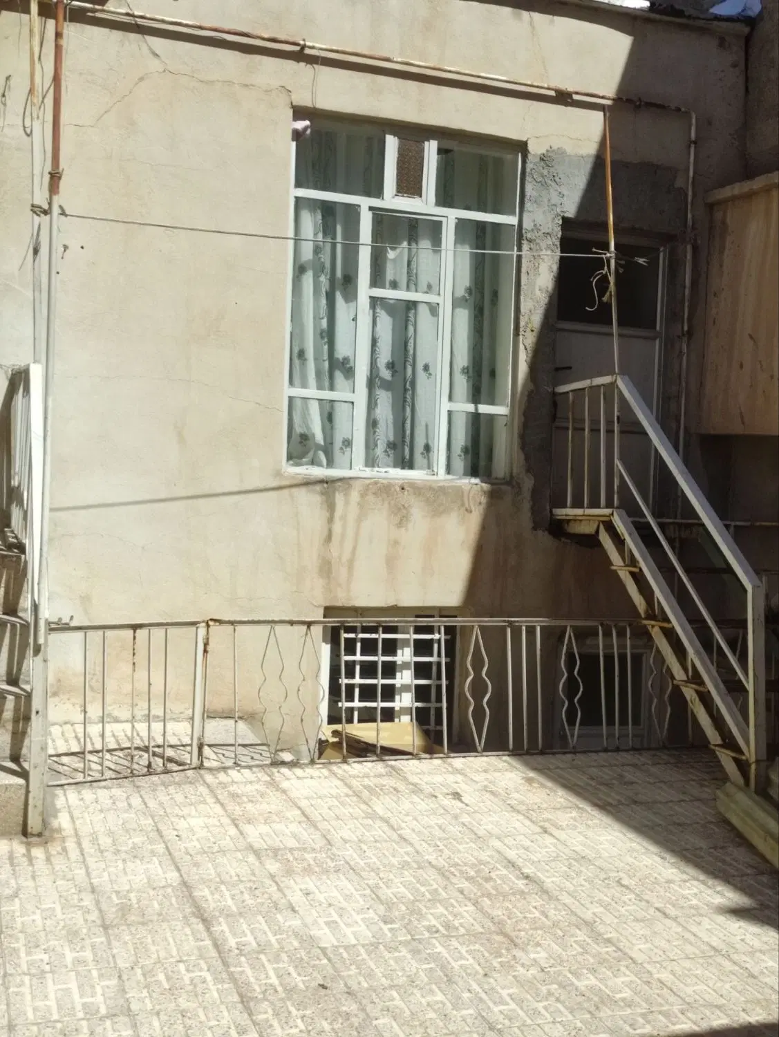 یک باب خانه کلنگی ۷۰ متر در عباسی