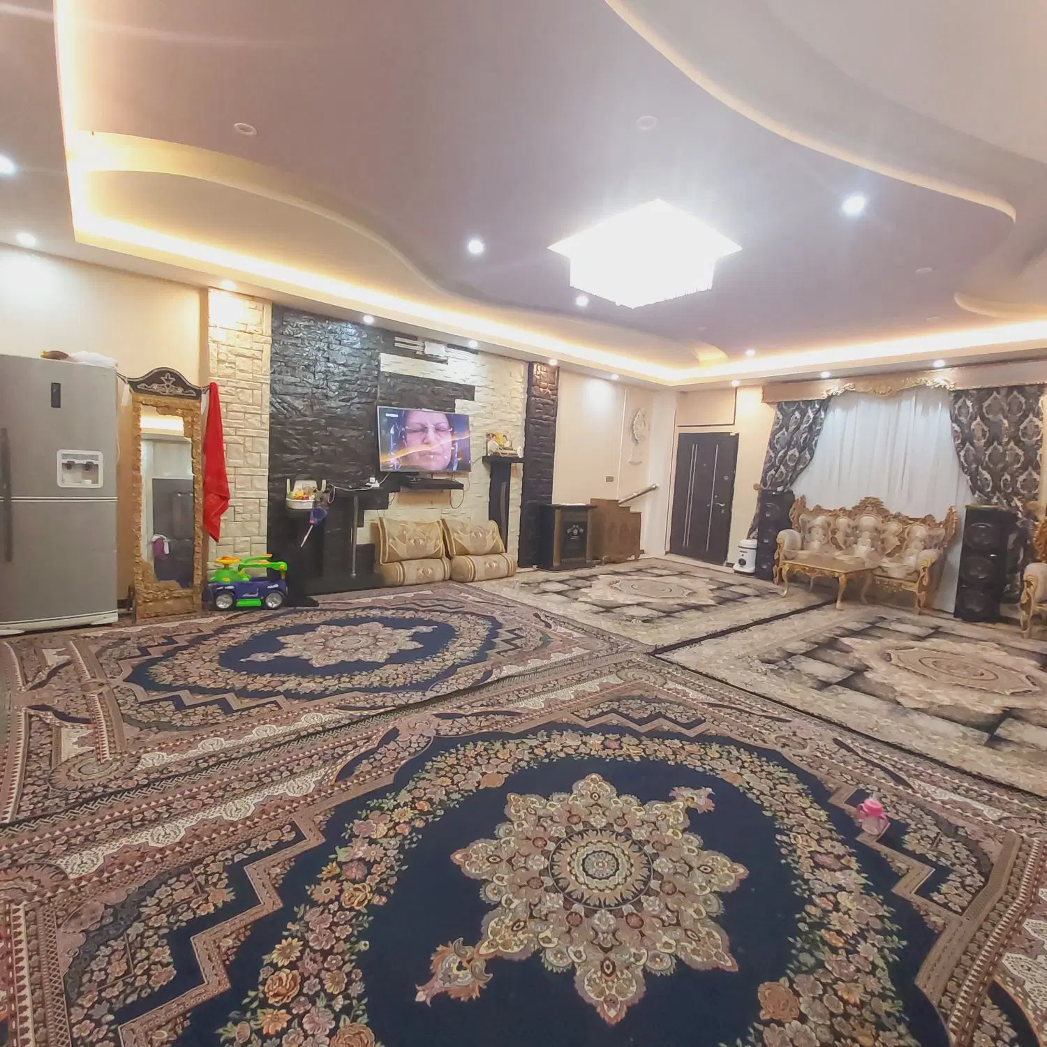 ویلایی طبقه هم کف یک خواب.