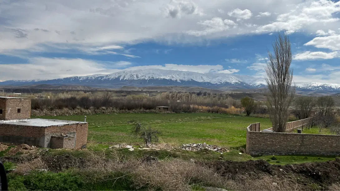زمین تجاری برخیابان در اهر خروجی به سمت کلیبر