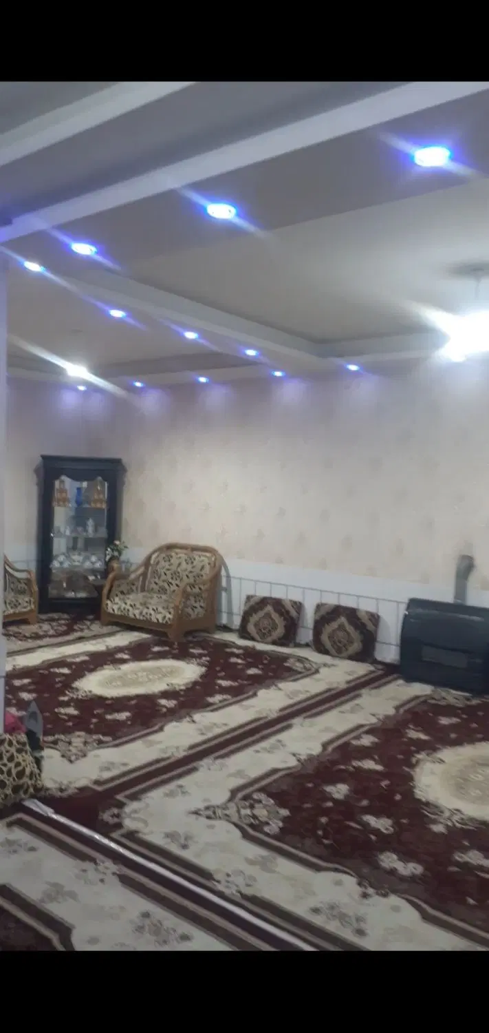 فروش دو خواب شیک خیابان نهضت نزدیک بازار