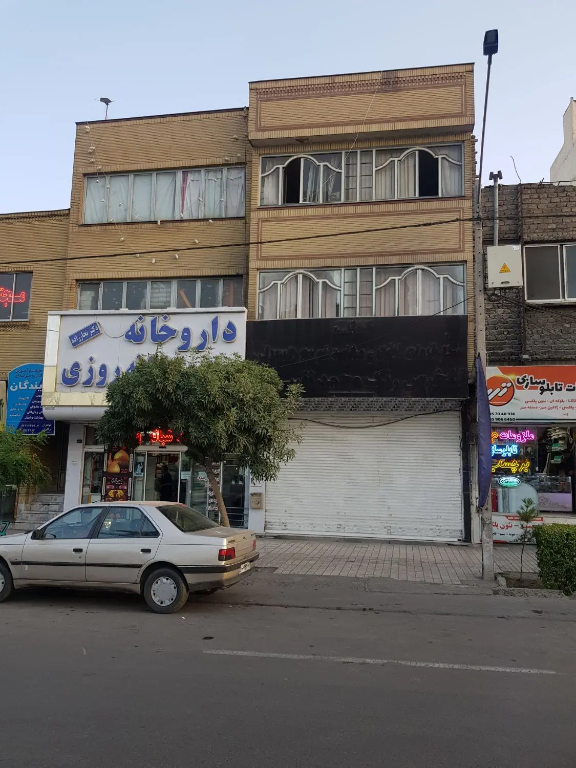 مغازه حاشیه بلوار معلم و فلکه دانش