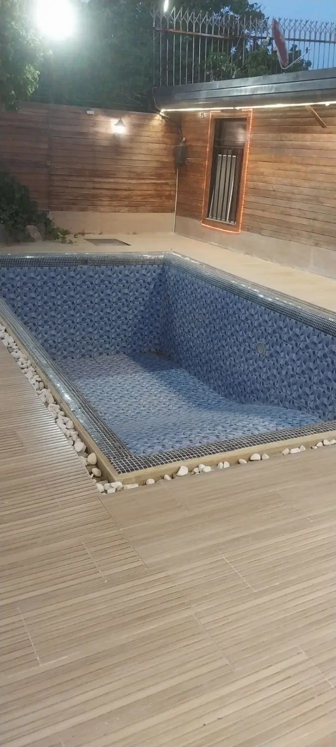 باغ ویلایی ۷۰۰ متر باغچه استخر