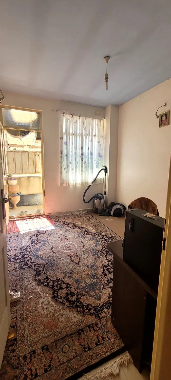 ۸۳ متر، پارکینگ، انباری