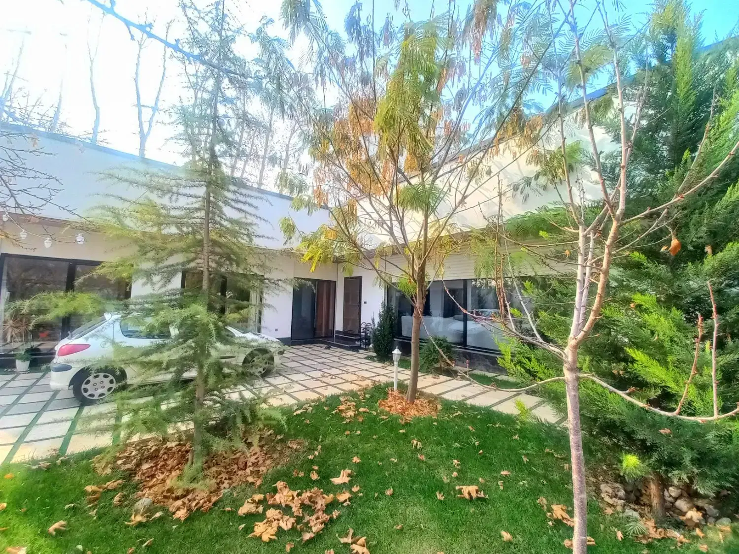 ۱۲۵۰مترلوکس،۲۲۰متربنا