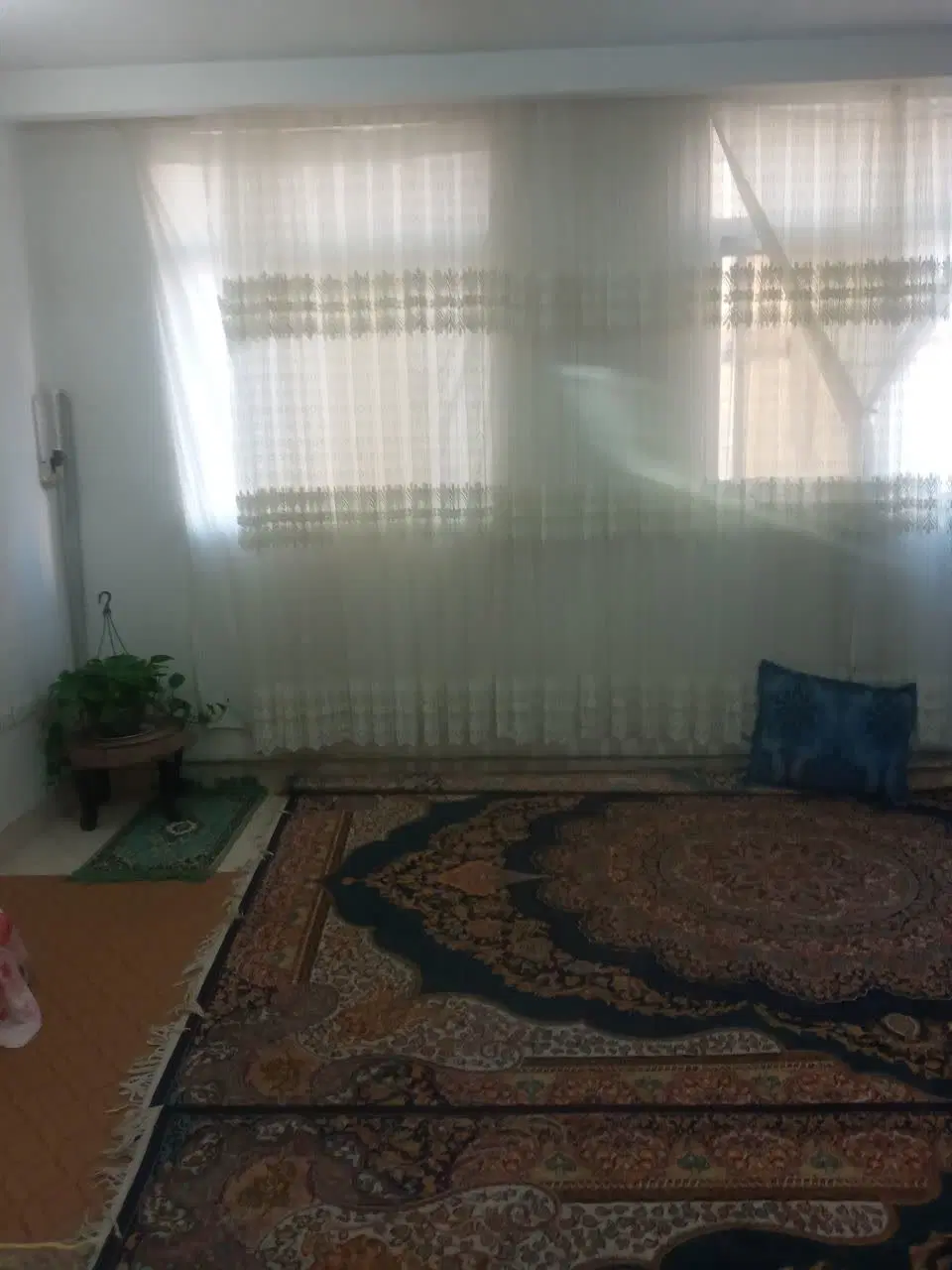 واحد ۶۰ متری طبقه اول رو همکف