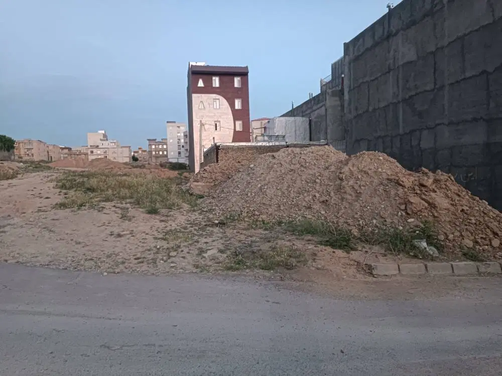 زمین اوقافی ۲۰۷ متر