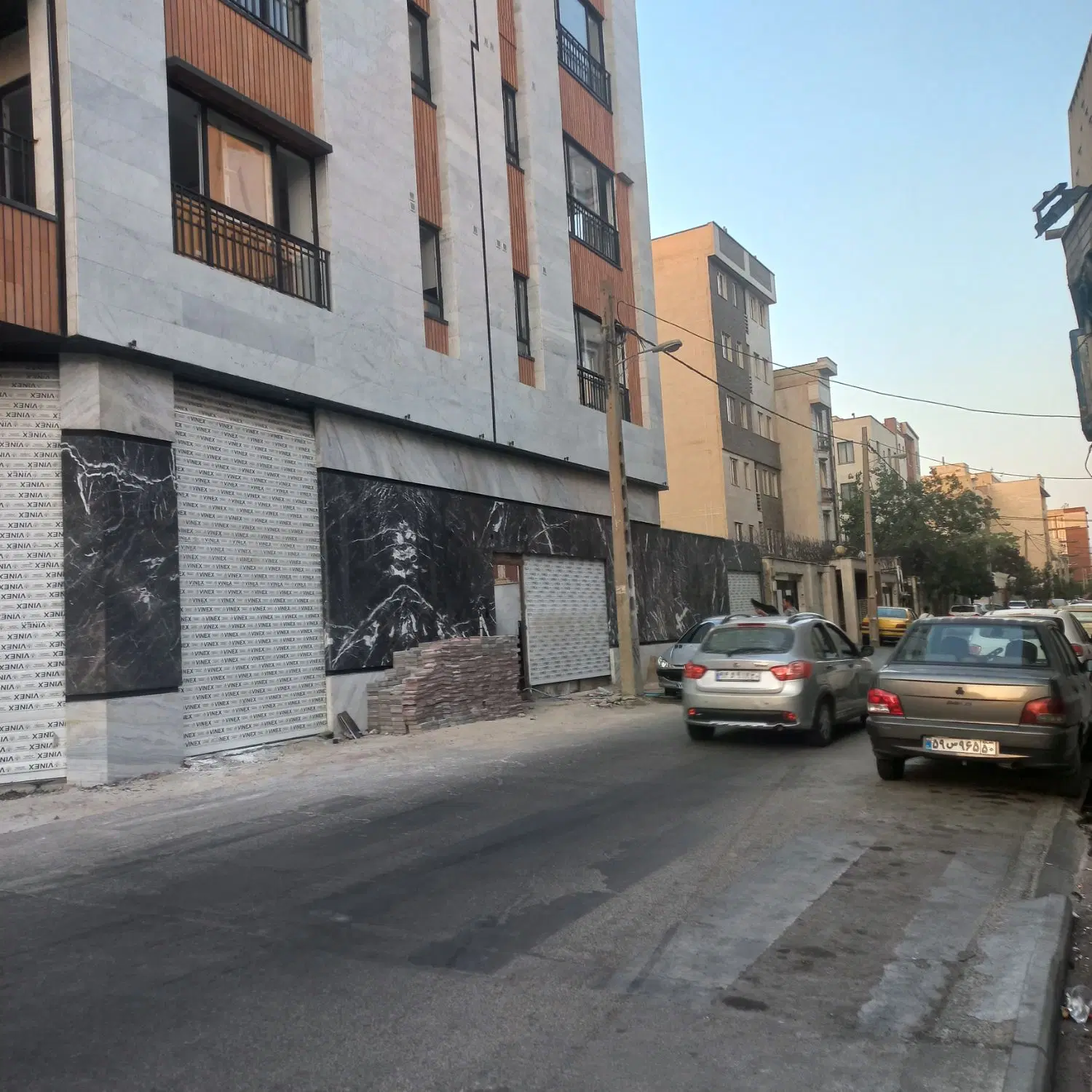 ۷۵ متر مغازه دو نبش گذر اصلی
