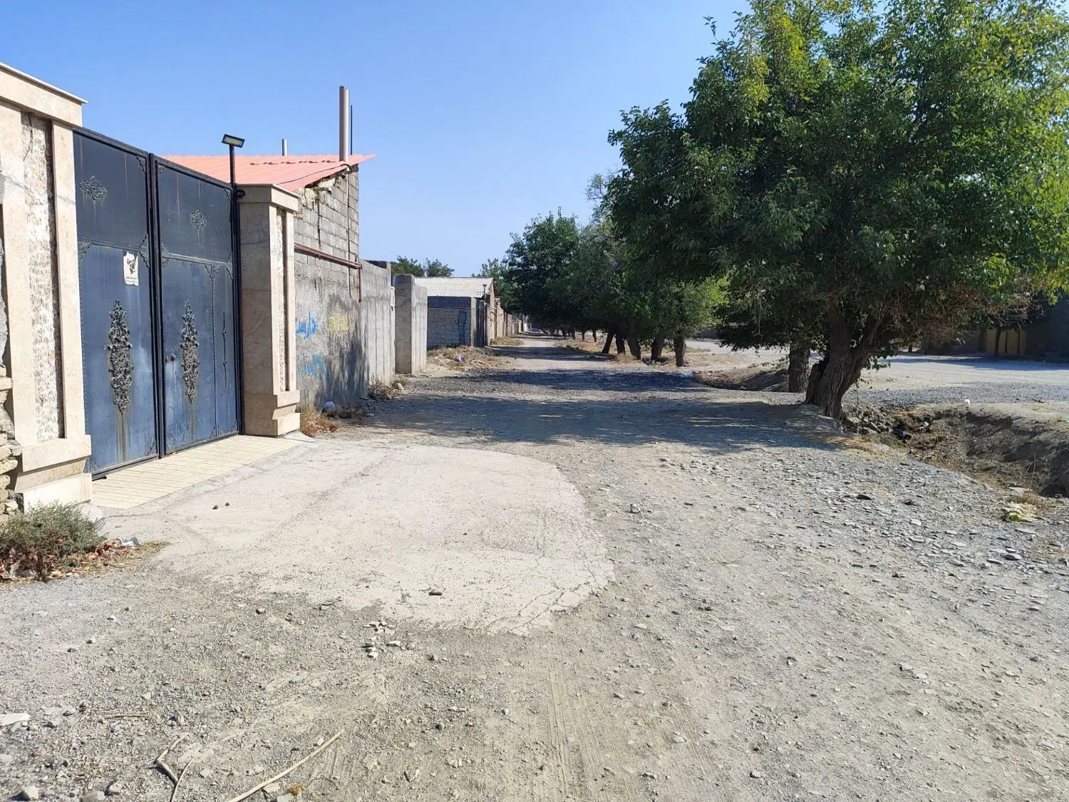 باغ حاشیه جاده سنتو روستای ساغروان کورده