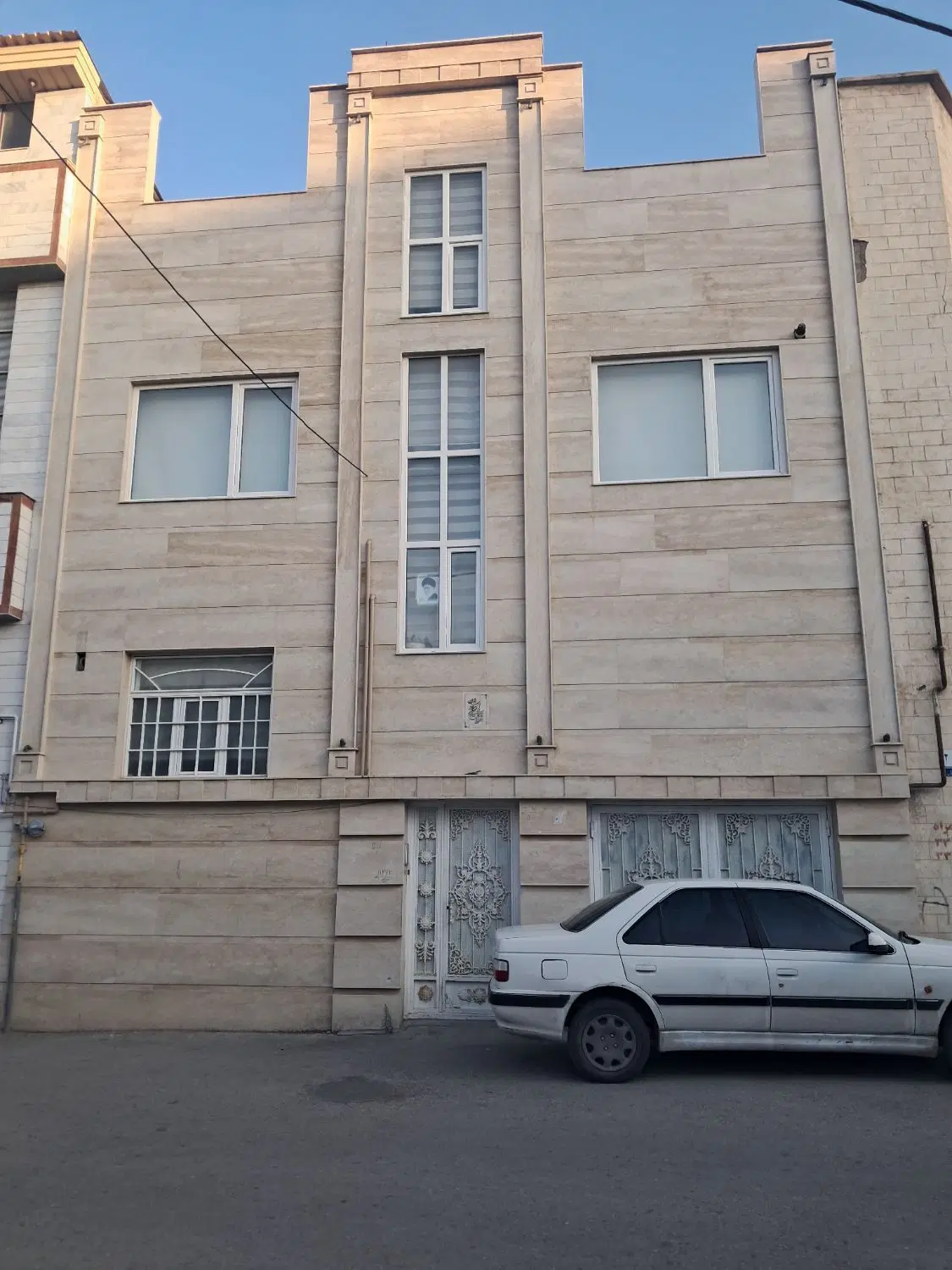ویلایی دو طبقه خیابان کشاورز