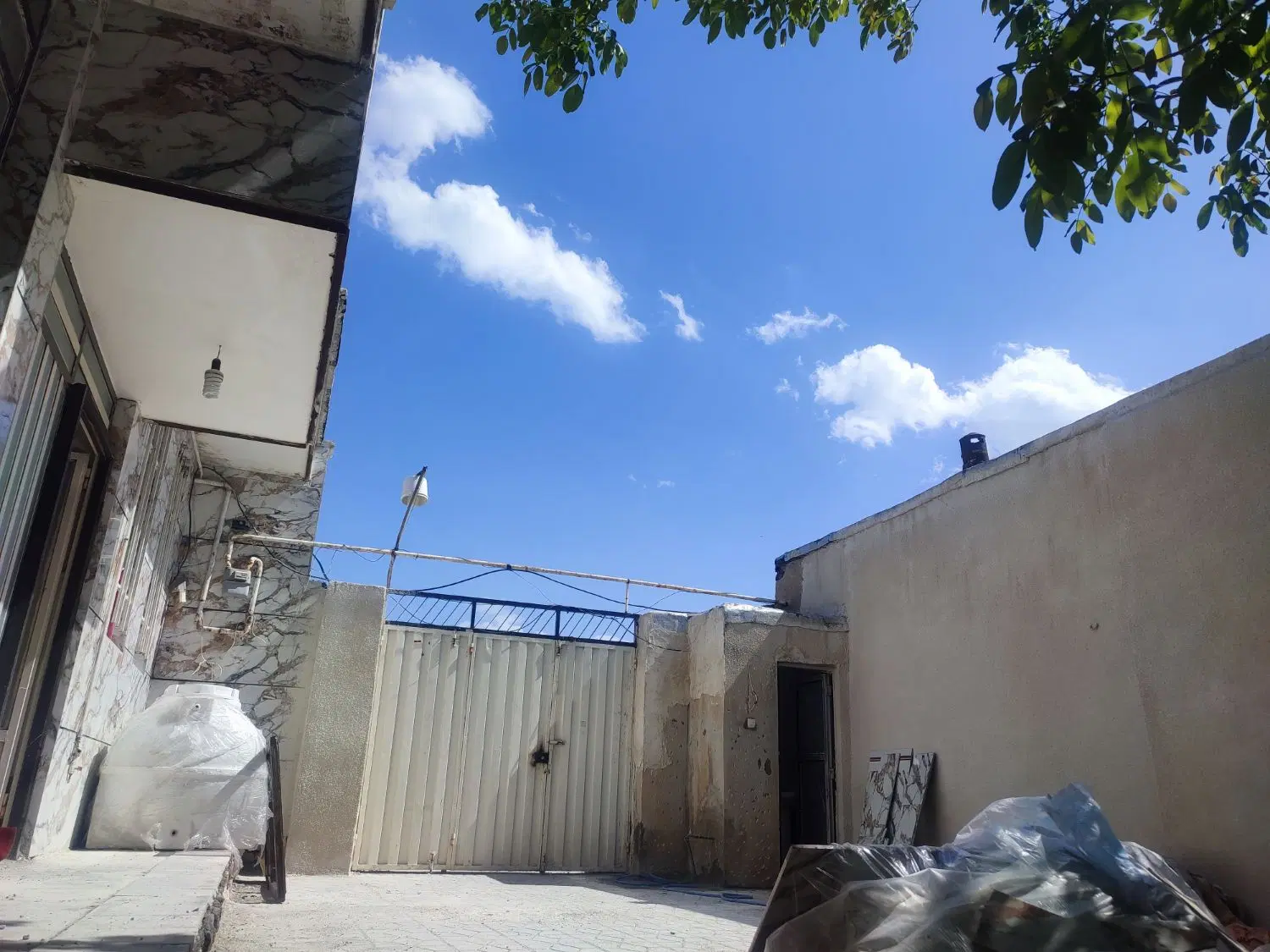 ویلای ۲۰۰متری،خانه ی درخت گردو