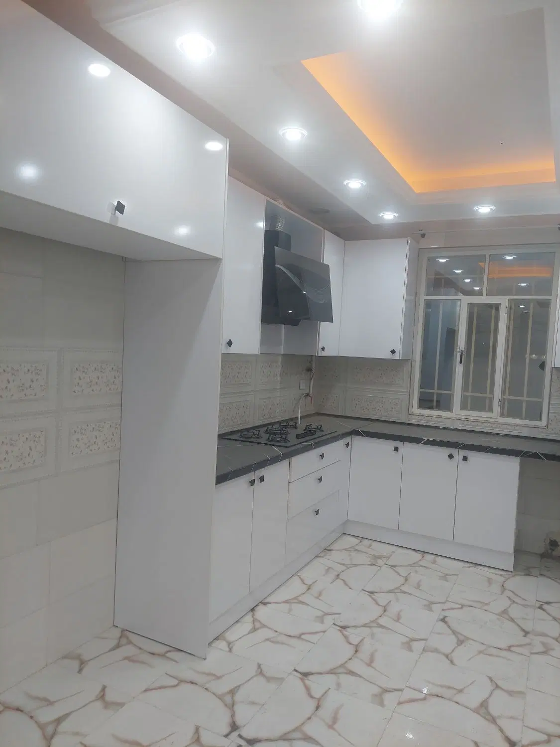 فروش سه خواب شیک طبقه اول