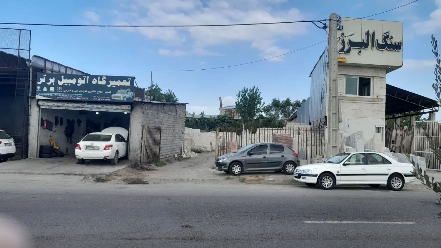 زمین بامتراژ۸۰۰متربایک دهنه مغازه به مساحت۶۰متر