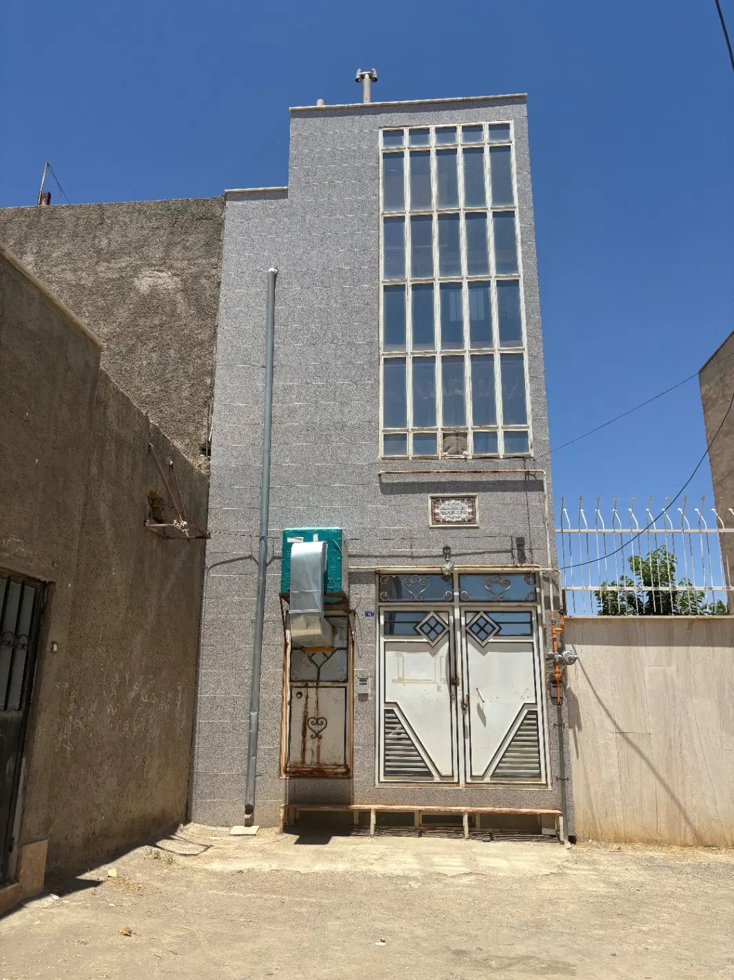 مغازه ۴۴ متری مغازه ۳۶ متری آپارتمان ۸۳ متری