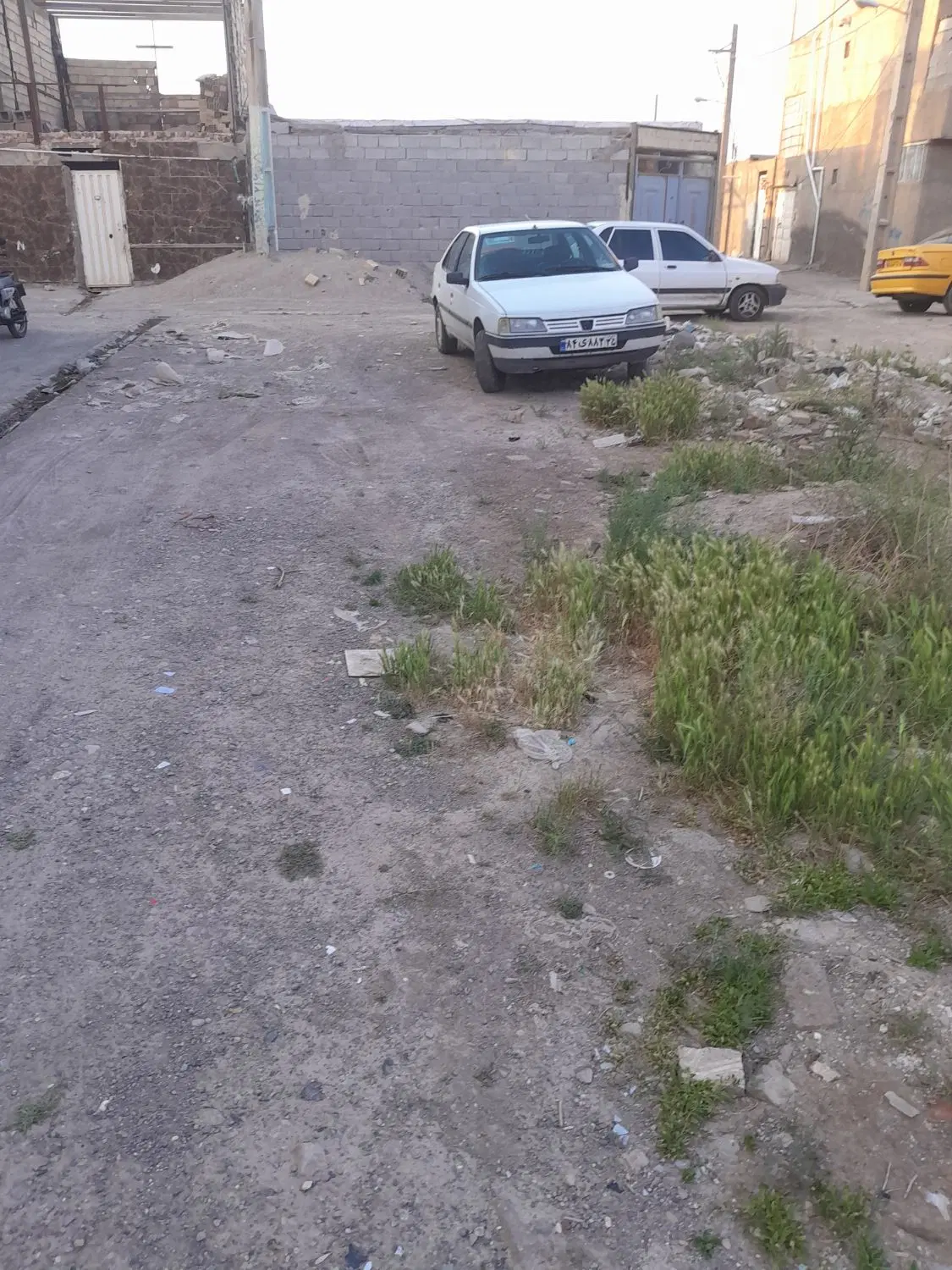 زمین مسکونی به متراژ 100 متر مربع ۱۰×۱۰ عرض و طول