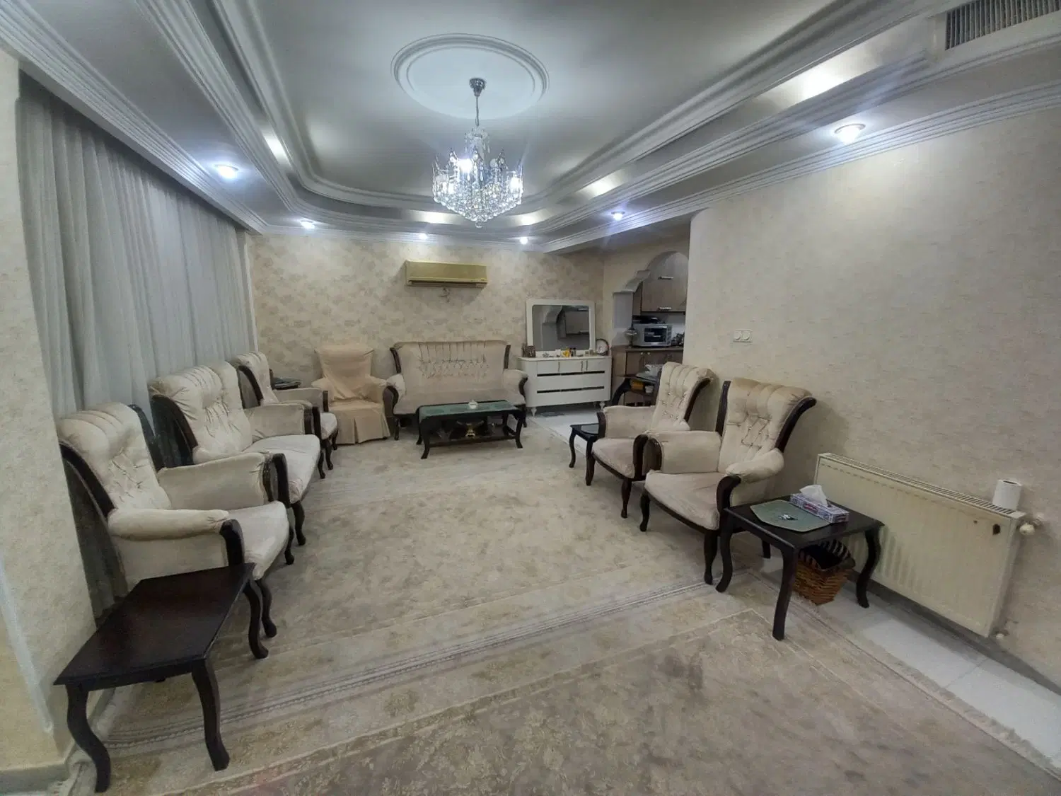 ۸۰متر ۲خواب_ تمیز و افتابگیر_ سرمایه گذاری