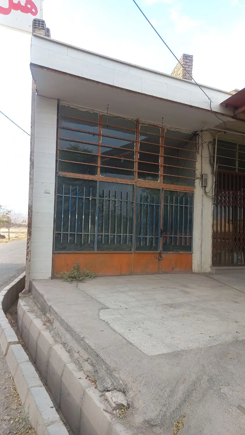 هزار متر تجاری دارای ۲۰ دهنه تجاری با سند تگ برگ