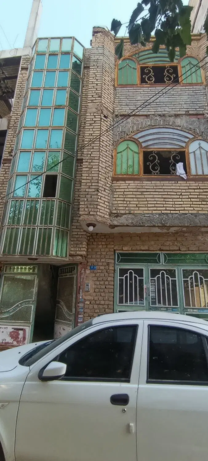 خونه ویلایی دو طبقه و با هوایی جنوبی